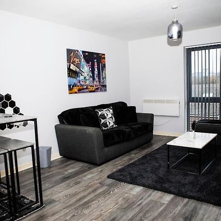 Stylish Two-Bedroom Salford Quays Apartment Manchester Buitenkant foto