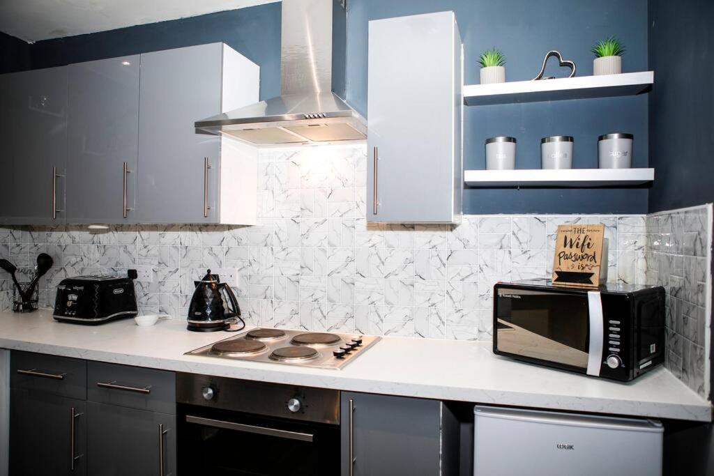 Stylish Two-Bedroom Salford Quays Apartment Manchester Buitenkant foto