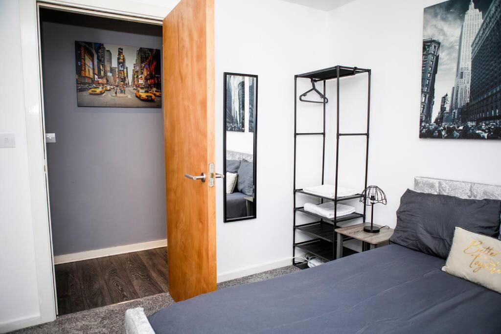 Stylish Two-Bedroom Salford Quays Apartment Manchester Buitenkant foto
