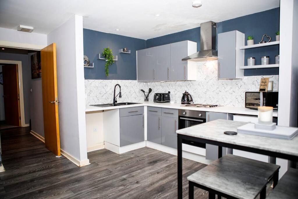 Stylish Two-Bedroom Salford Quays Apartment Manchester Buitenkant foto