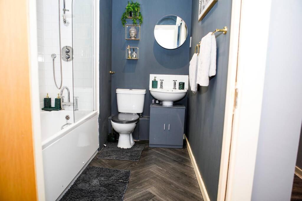 Stylish Two-Bedroom Salford Quays Apartment Manchester Buitenkant foto
