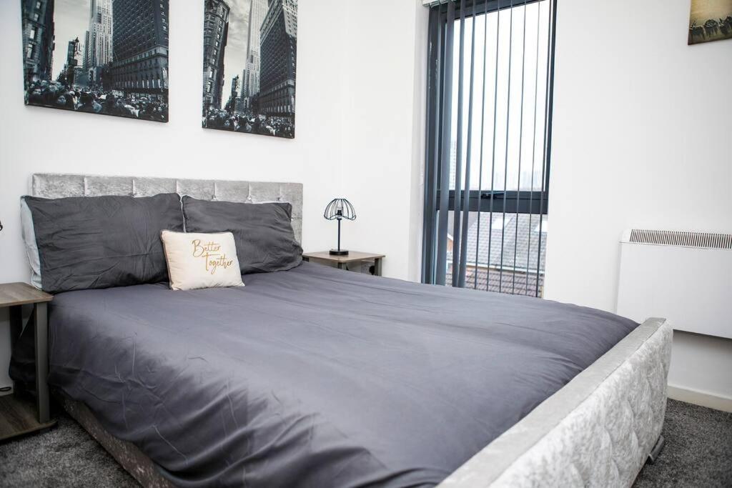 Stylish Two-Bedroom Salford Quays Apartment Manchester Buitenkant foto