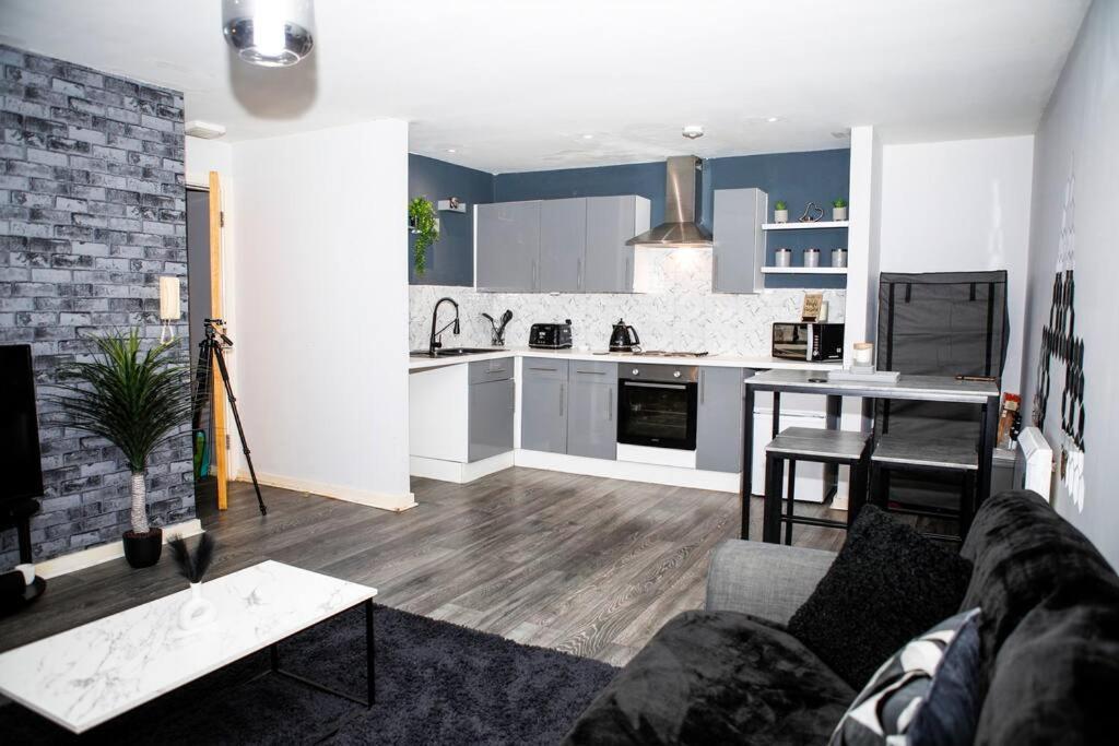 Stylish Two-Bedroom Salford Quays Apartment Manchester Buitenkant foto