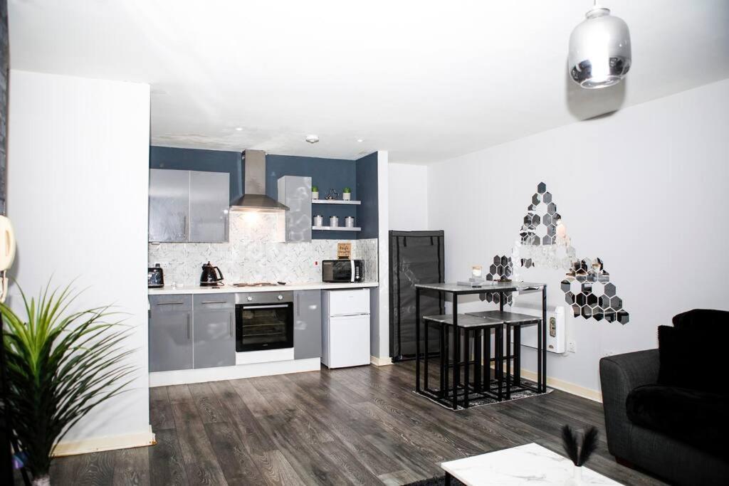 Stylish Two-Bedroom Salford Quays Apartment Manchester Buitenkant foto
