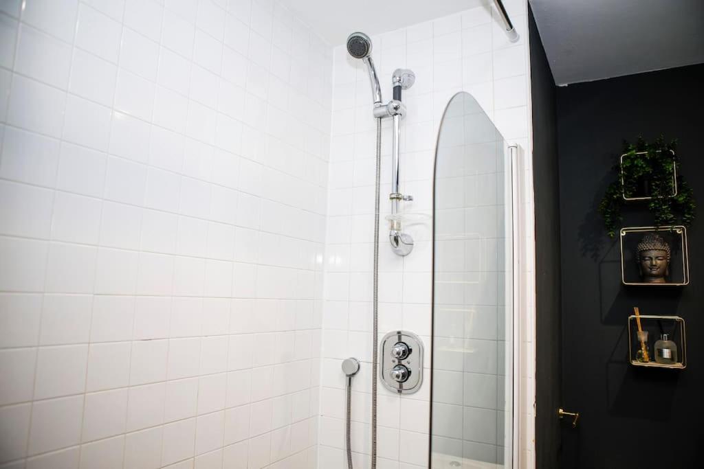 Stylish Two-Bedroom Salford Quays Apartment Manchester Buitenkant foto