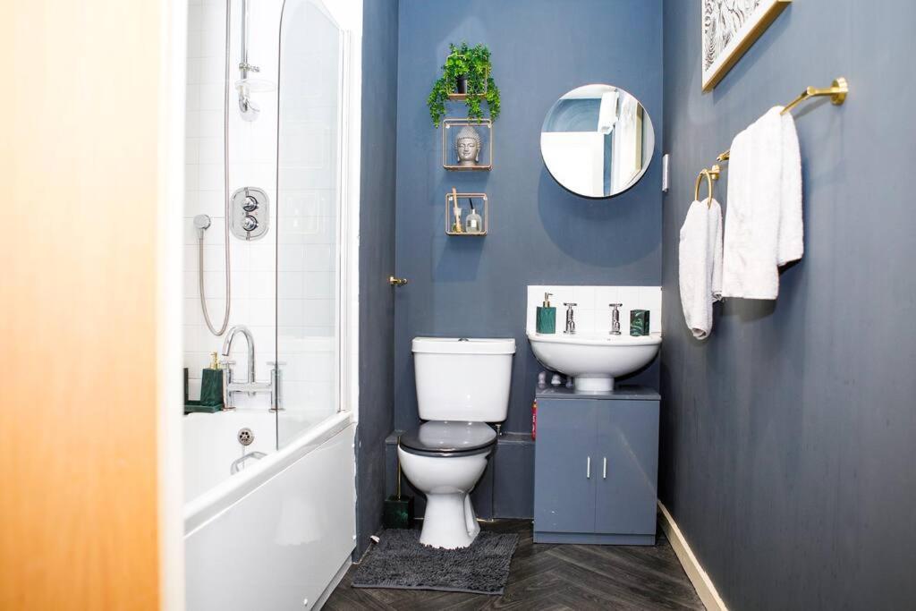 Stylish Two-Bedroom Salford Quays Apartment Manchester Buitenkant foto