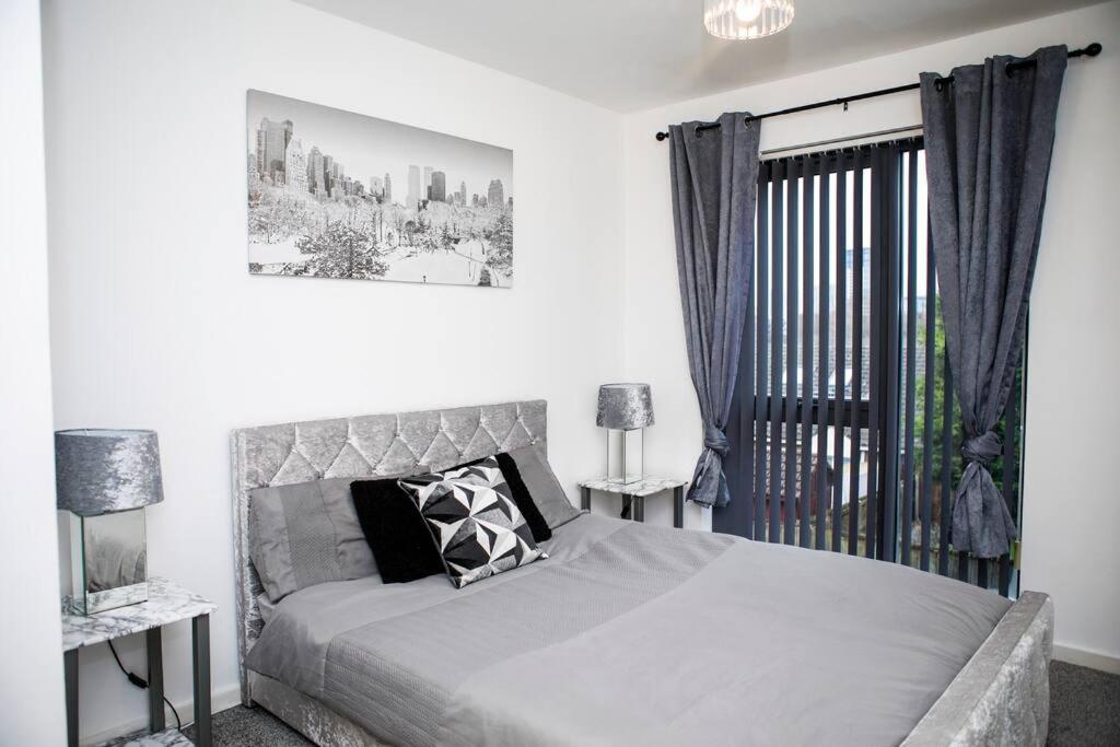 Stylish Two-Bedroom Salford Quays Apartment Manchester Buitenkant foto